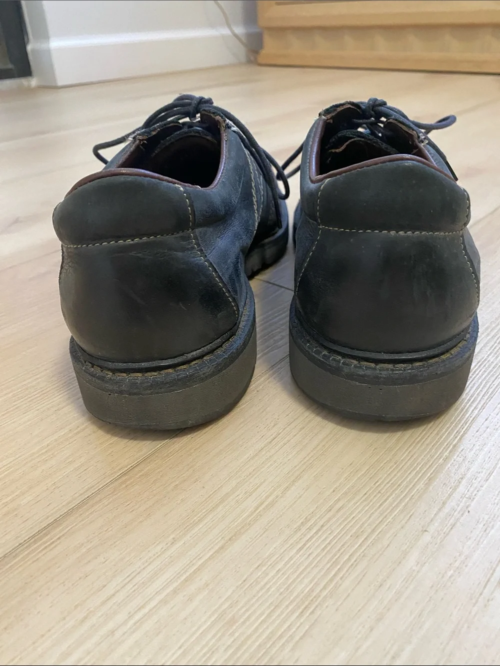 Allen Edmonds Voyager Black Leather Lace-Up Shoes with Contrast Stitching